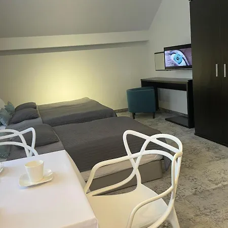 Aronia Z Aneksem Kuchennym 3* 우스트카