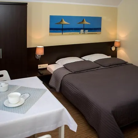 Aronia Z Aneksem Kuchennym B&B 우스트카